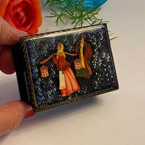 Vintage Russian Palekh Miniature Lacquerd Signed Trinket Box